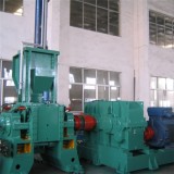 Vacuum kneader machine for rub